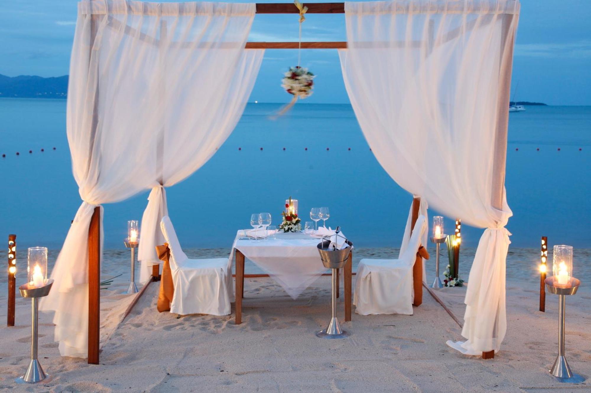 Hansar Samui Resort & Spa - Sha Extra Plus Bophut Exterior photo A beachside dinner at the resort